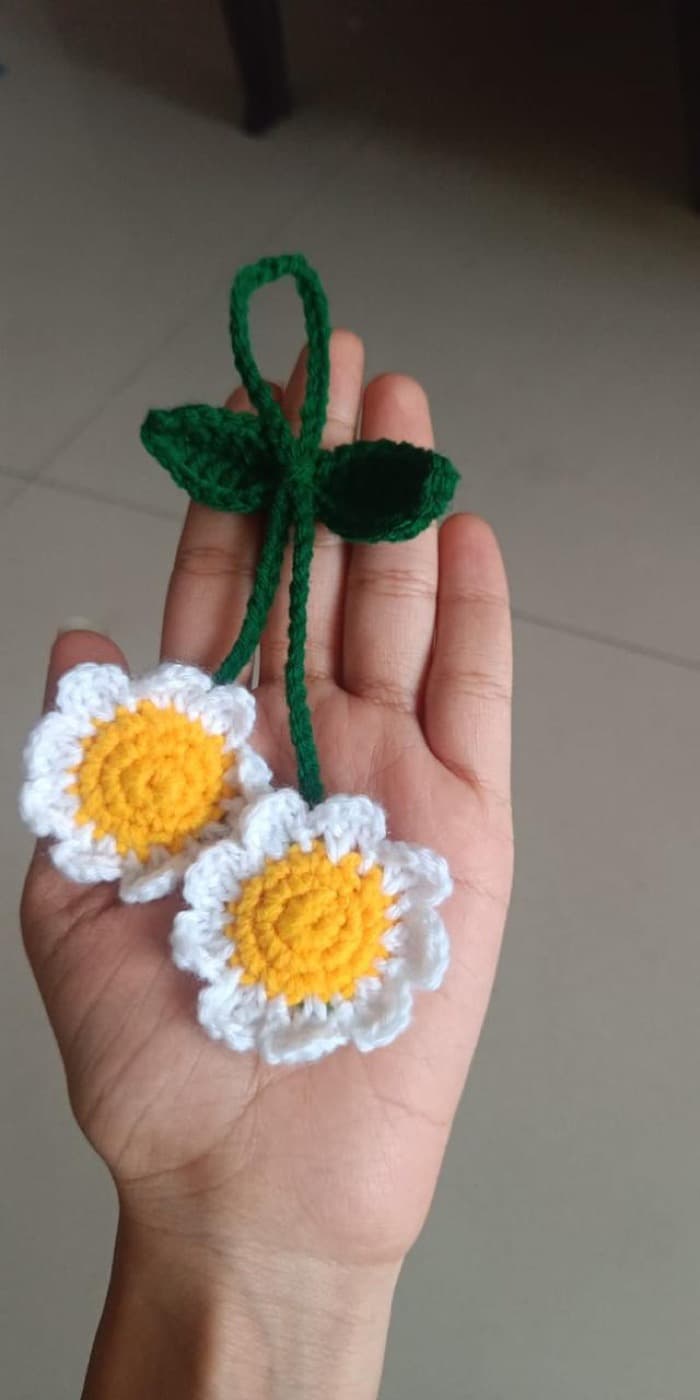 Crochet Daisy Flower Keychain — handmade crochet by Anzy Crochets